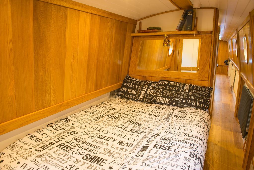 מלון אילי Narrowboat Puzzle מראה חיצוני תמונה