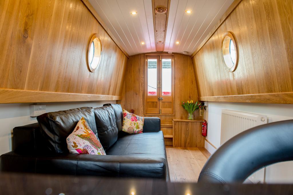 מלון אילי Narrowboat Puzzle מראה חיצוני תמונה
