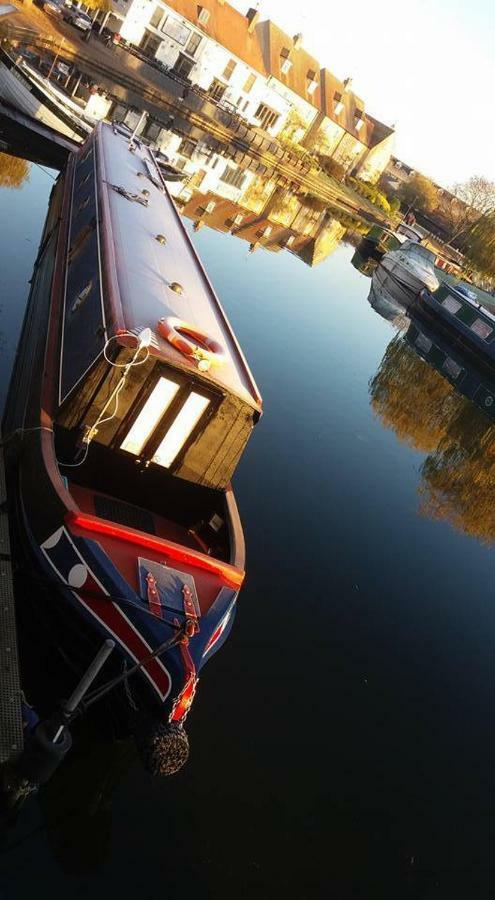 מלון אילי Narrowboat Puzzle מראה חיצוני תמונה